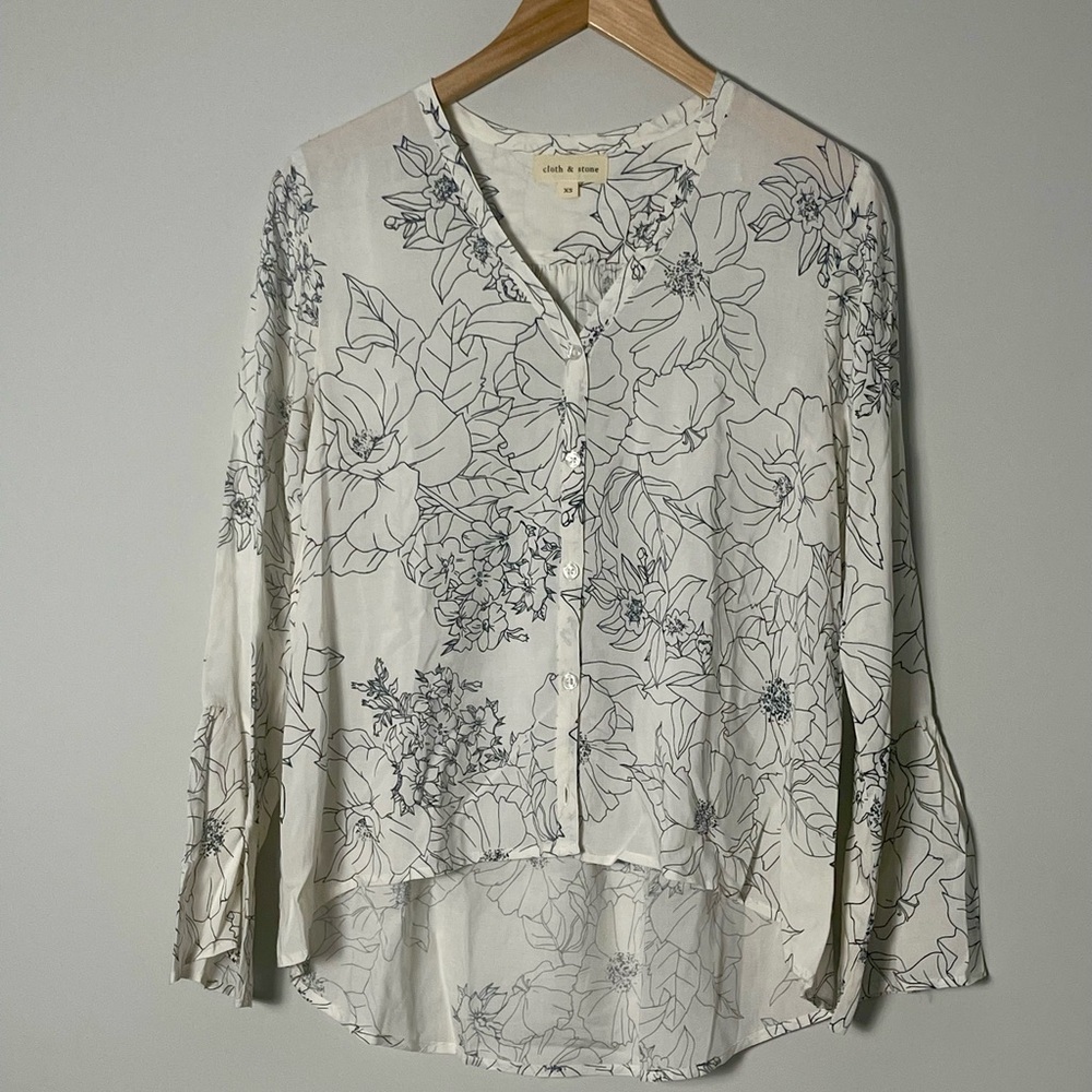 🚩Final Sale
Cloth & Stone | Lightweight Floral Blouse